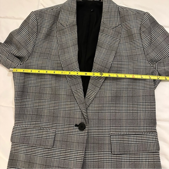Amanda & Chelsea Gray Plaid Blazer - Picture 7 of 10